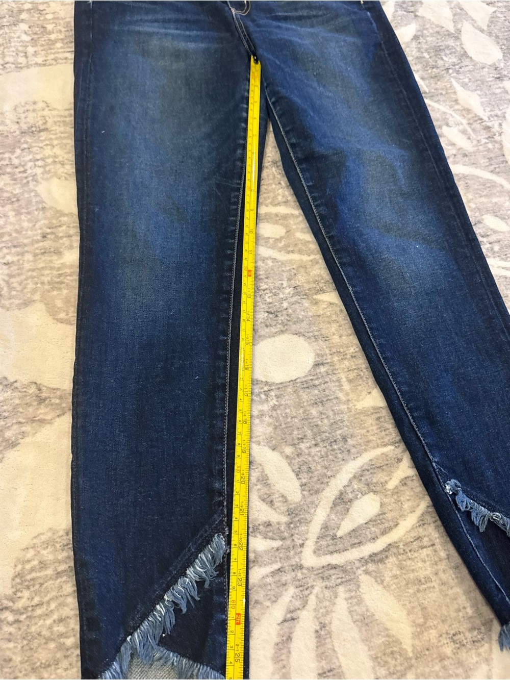 American Eagle Outfitters Skinny Jeans in Dark Blue with Frayed Hem